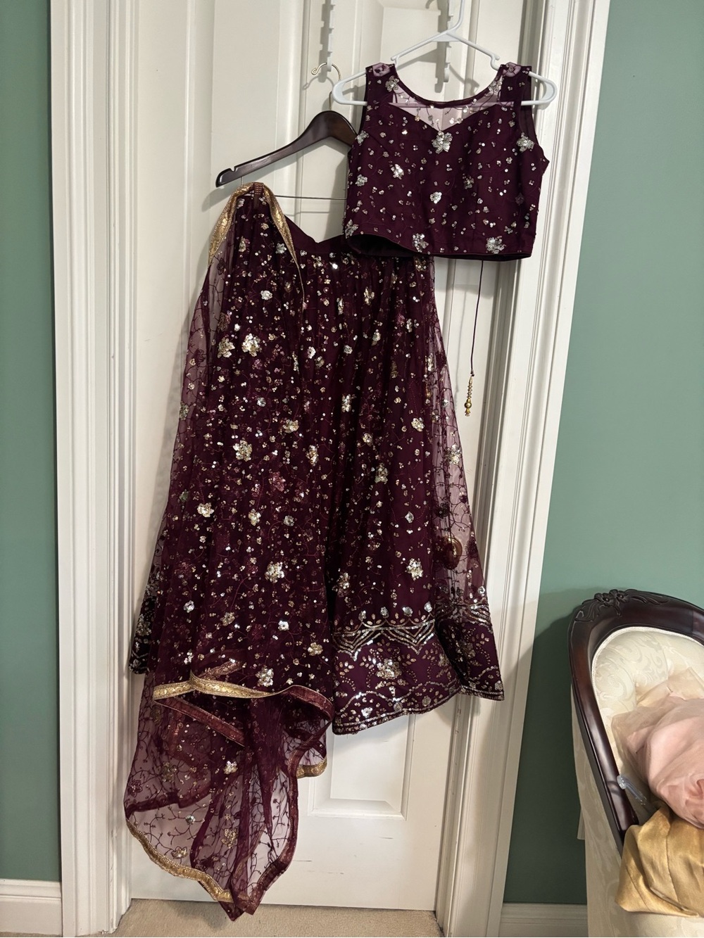 Women’s beautiful Burgundy Floral Embellished Lehenga Set Medium - Picture 3 of 16